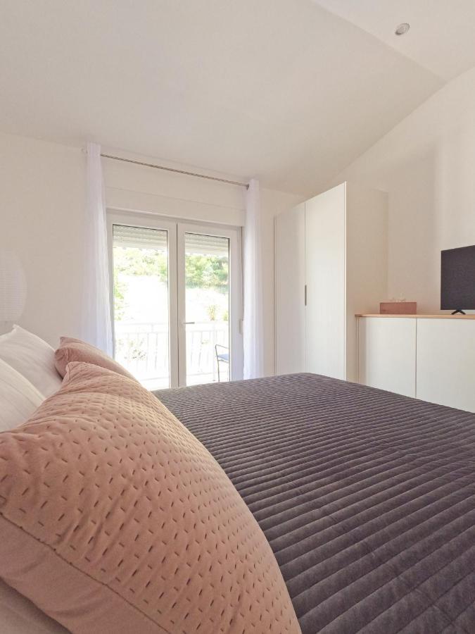Sea And Mountain View Apartments Duće Dış mekan fotoğraf