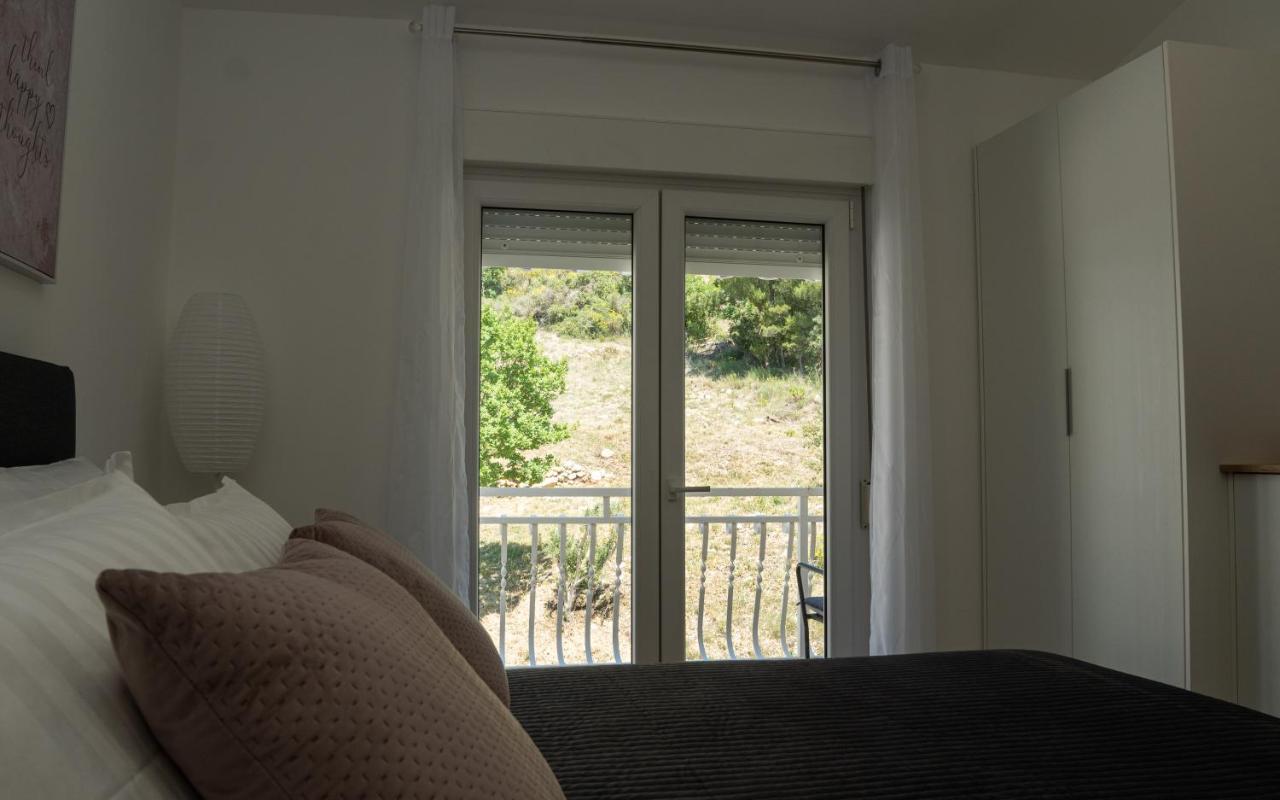 Sea And Mountain View Apartments Duće Dış mekan fotoğraf